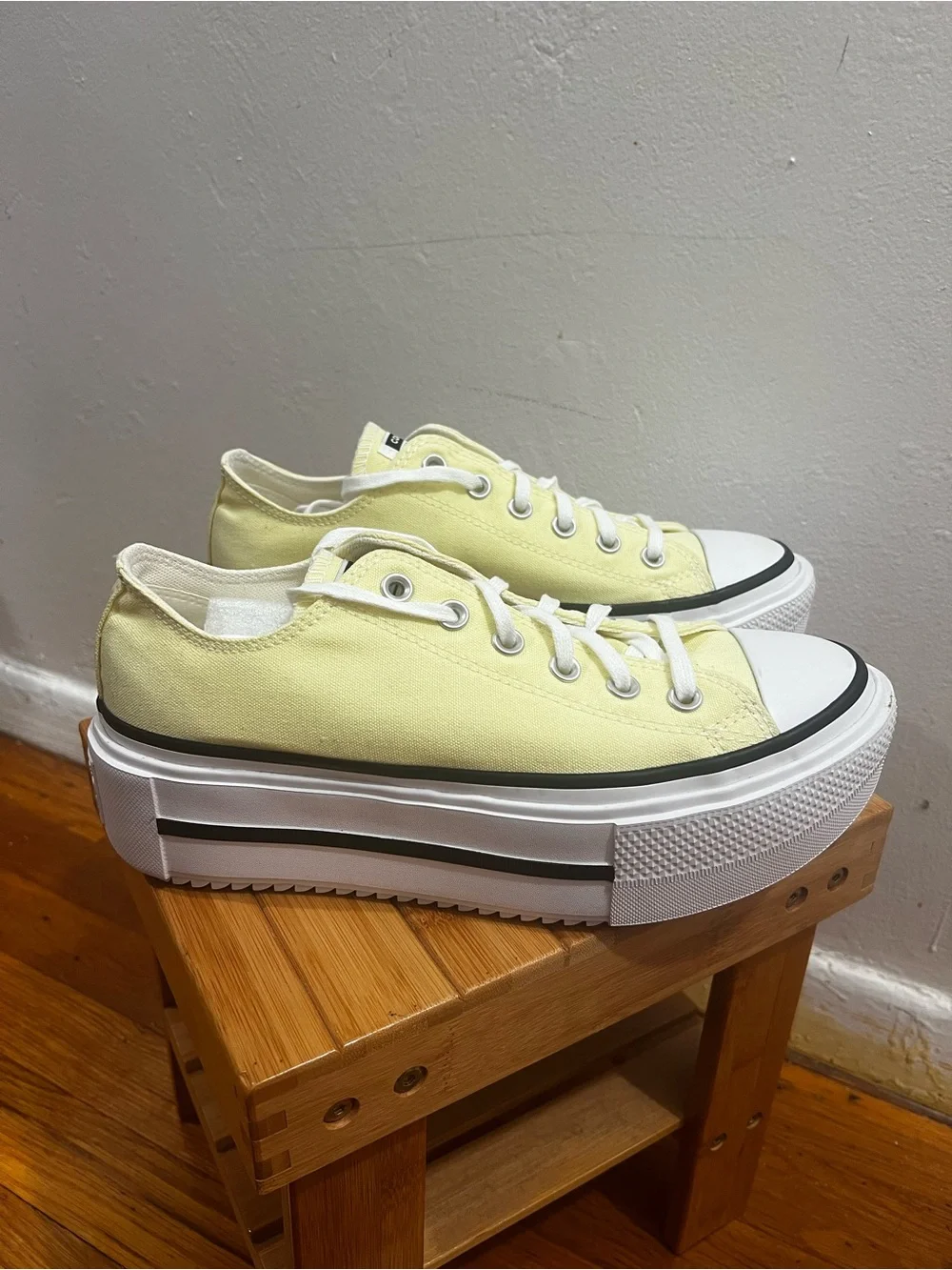 Converse Chuck Taylor All Star Double Stack Platform Sneakers Women’s 9 Yellow